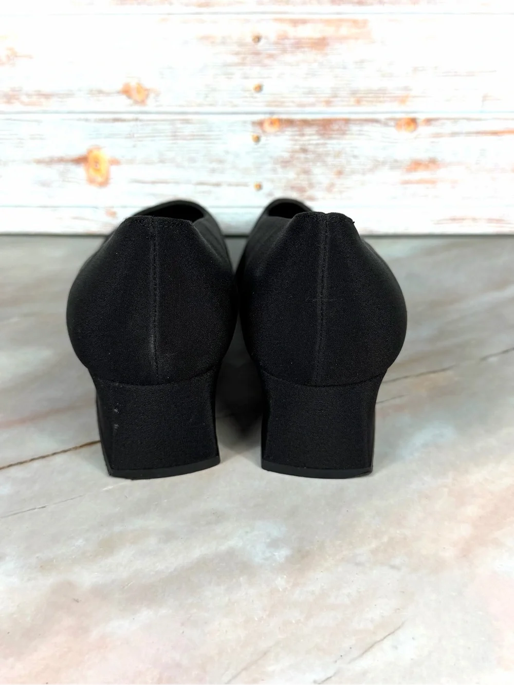 Stuart Weitzman reposhing this